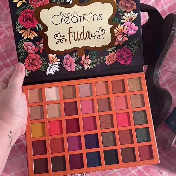 🎈SALE🎈🎀#52.MAKEUP XXL35-COLORS EYESHADOW PALETTE🎀 - Picture 1 of 8